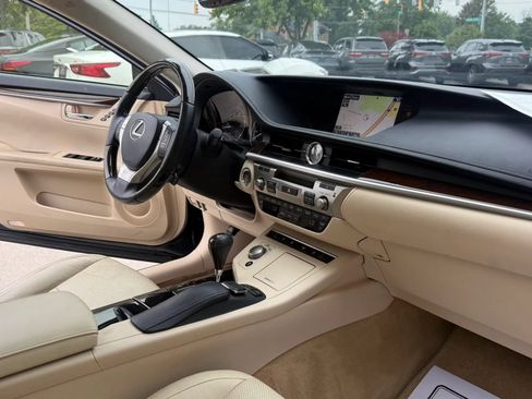 Used 2015 Lexus ES 350 w/ Luxury Package FWD image 14