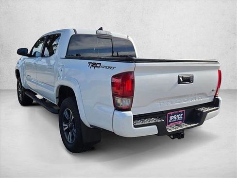 Used 2017 Toyota Tacoma TRD Sport image 7