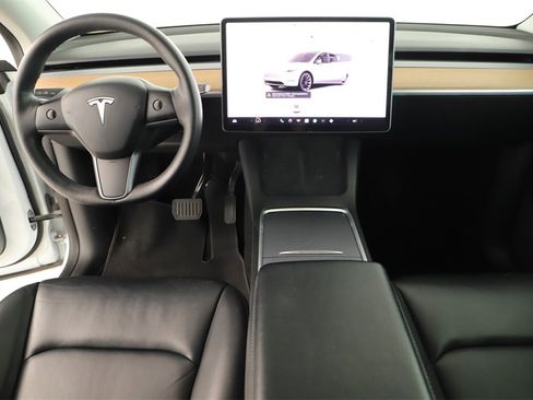 Used 2022 Tesla Model Y Long Range image 18