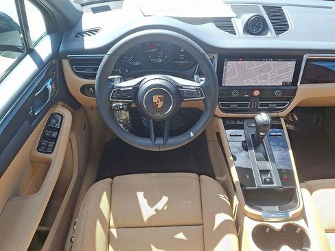 Used 2025 Porsche Macan image 13