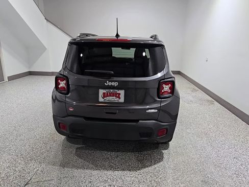 Used 2021 Jeep Renegade Latitude FWD image 7