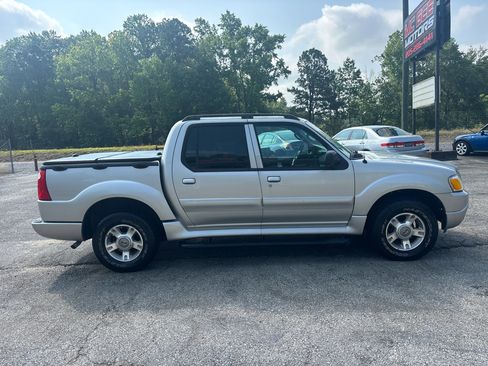 Used 2004 Ford Explorer Sport Trac 2WD image 2