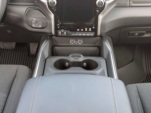 New 2026 RAM 2500 Big Horn AWD/4WD image 16