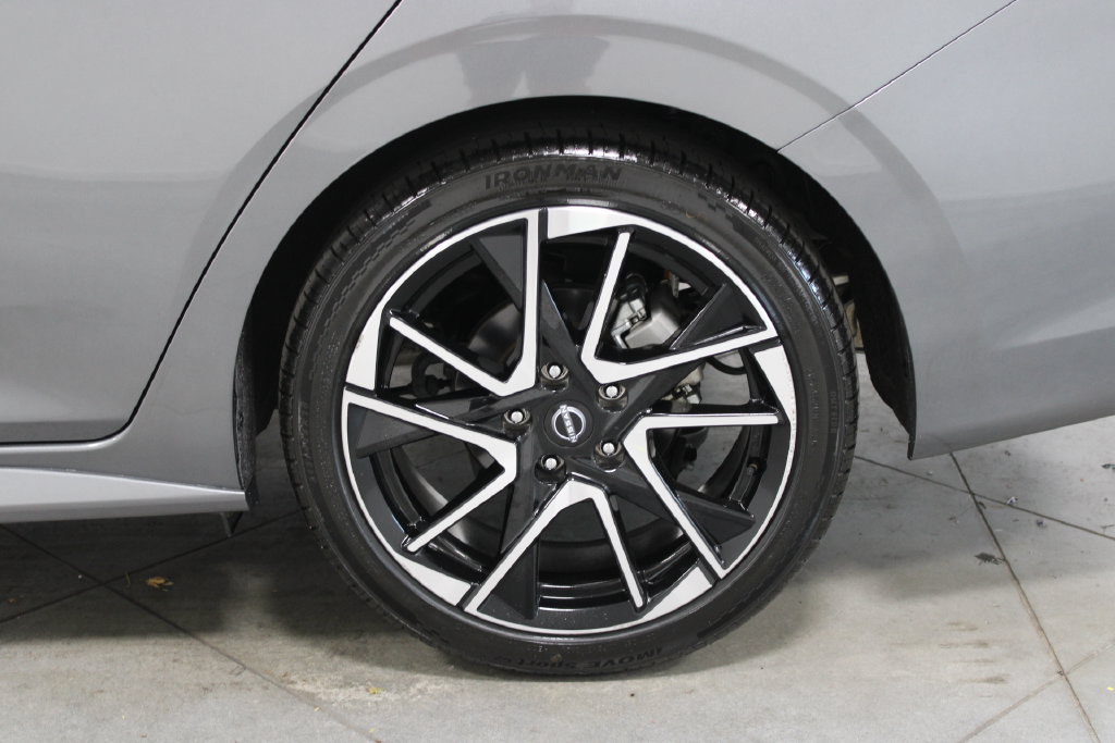 Used 2025 Nissan Sentra SR FWD image 15