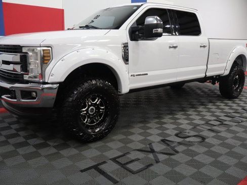 Used 2018 Ford F250 XLT w/ XLT Premium Package AWD/4WD image 3
