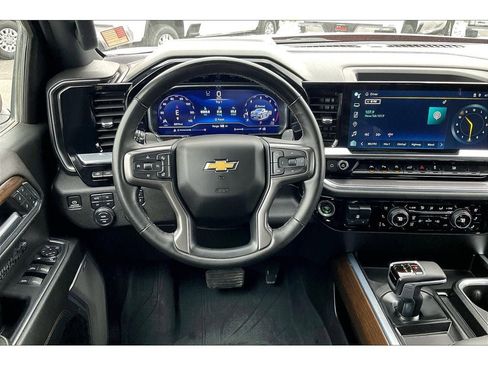 Used 2024 Chevrolet Silverado 1500 High Country w/ Technology Package image 5