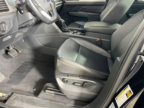 Used 2020 Volkswagen Atlas Cross Sport SEL image 11