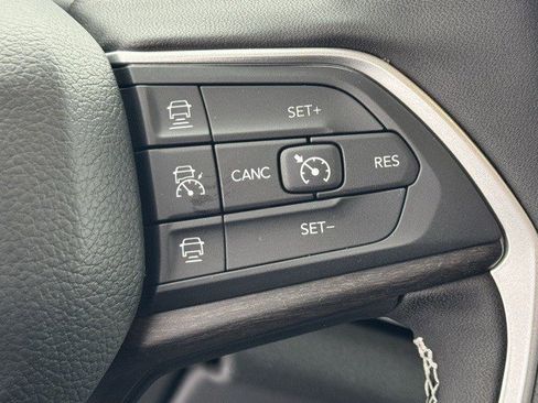 New 2025 Jeep Grand Cherokee L Limited image 18