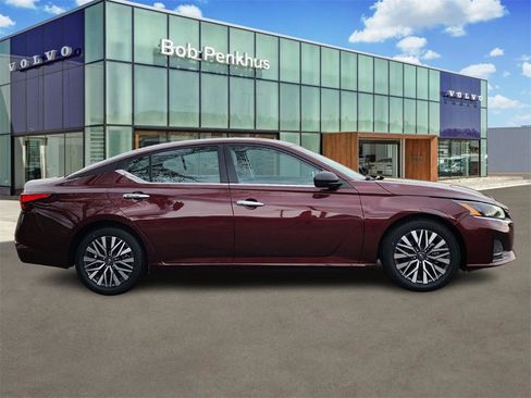 Used 2024 Nissan Altima 2.5 SV image 23