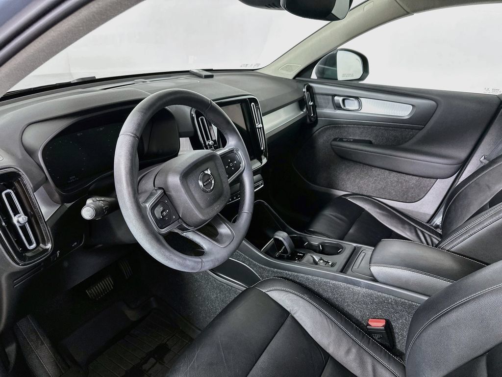 Used 2022 Volvo XC40 T5 Momentum AWD/4WD image 10