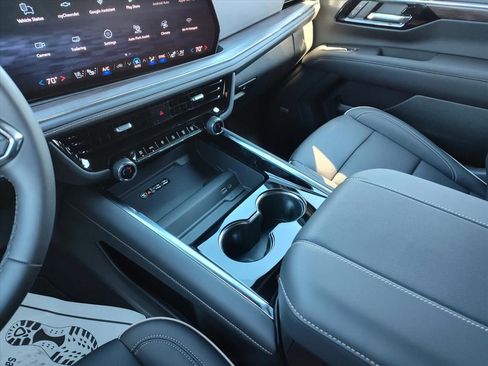 New 2026 Chevrolet Suburban Premier image 14