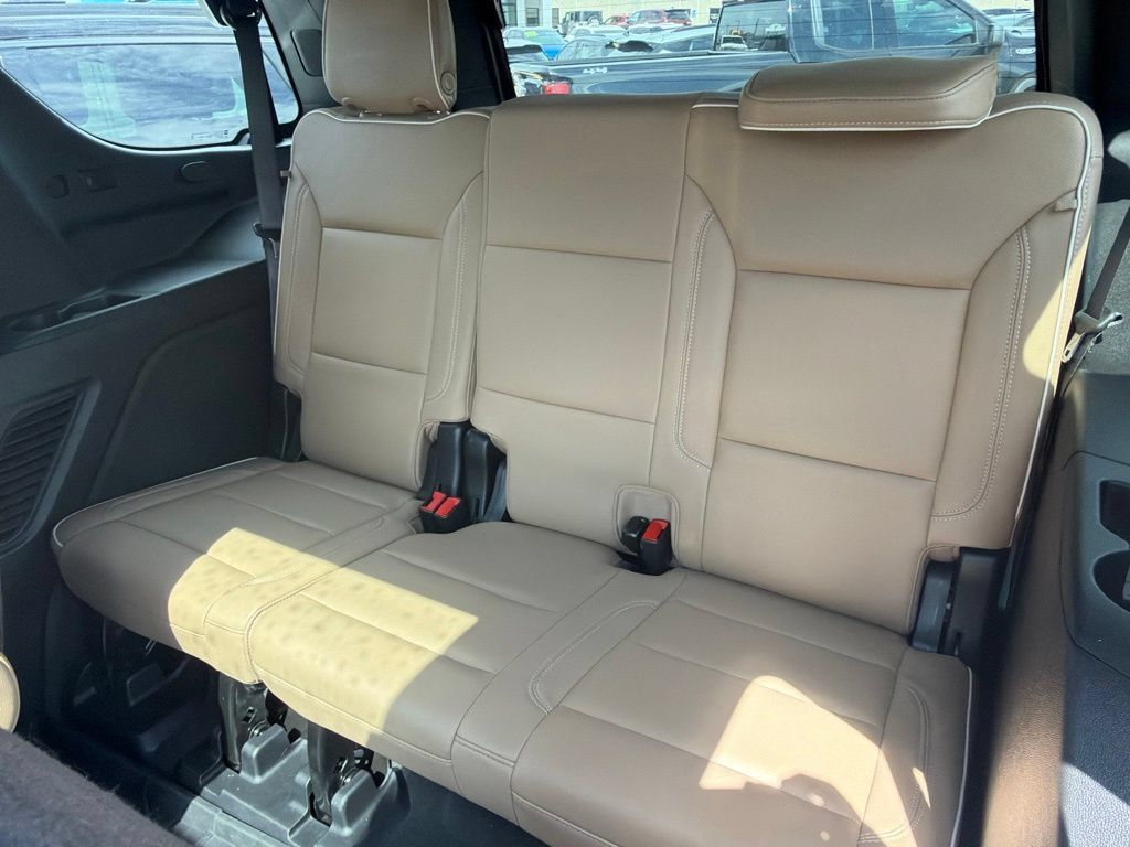 Used 2024 Chevrolet Tahoe Premier w/ Premium Package AWD/4WD image 25