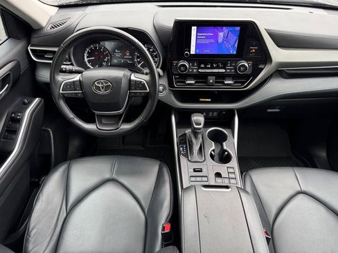 Certified 2023 Toyota Highlander XLE image 20