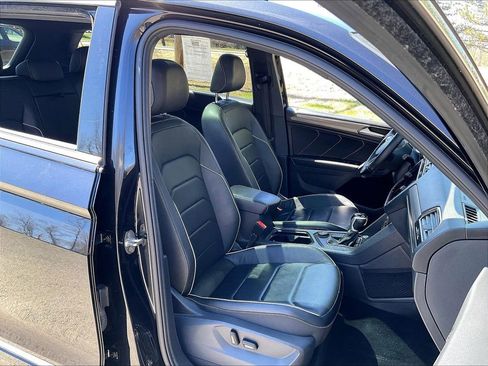 Used 2022 Volkswagen Tiguan SEL R-Line AWD/4WD image 9