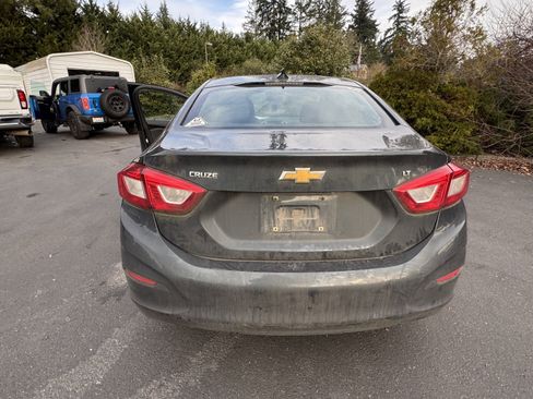 Used 2018 Chevrolet Cruze LT w/ Convenience Package image 7