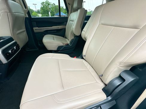 Used 2024 Ford Expedition XLT RWD image 4