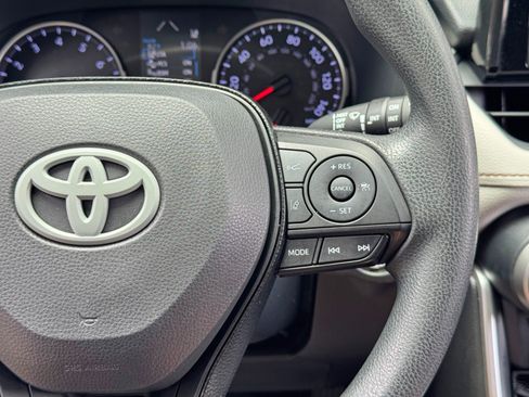 Used 2021 Toyota RAV4 XLE AWD/4WD image 20