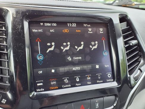 Used 2019 Jeep Cherokee Limited w/ Technology Group image 22