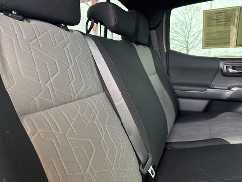 Used 2022 Toyota Tacoma TRD Sport image 22