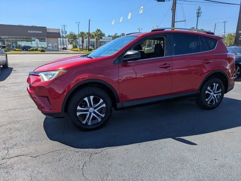 Used 2017 Toyota RAV4 LE FWD image 9