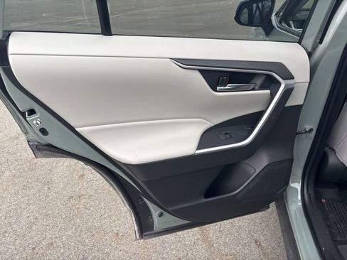 Used 2021 Toyota RAV4 XLE w/ Convenience Package image 18