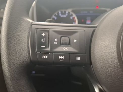Used 2024 Nissan Rogue SV FWD image 18