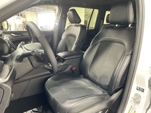 Used 2024 Jeep Grand Cherokee Altitude image 11