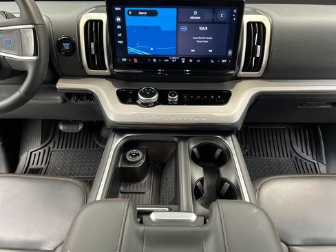 Used 2025 Ford Expedition Active AWD/4WD image 52