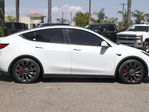 Used 2024 Tesla Model Y Performance AWD/4WD image 11