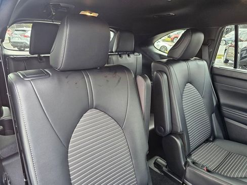 Certified 2025 Toyota Highlander XSE image 12