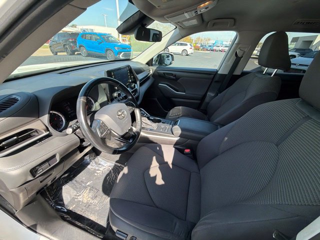 Used 2021 Toyota Highlander LE AWD/4WD image 6