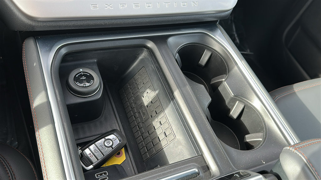 Used 2025 Ford Expedition Active AWD/4WD image 22