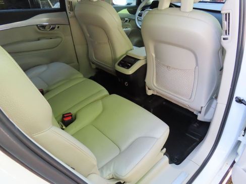 Used 2018 Volvo XC90 T6 Momentum w/ Convenience Package AWD/4WD image 17