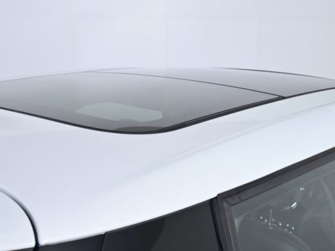 Used 2019 MINI Cooper 4-Door Hardtop w/ Signature Upholstery Package image 10