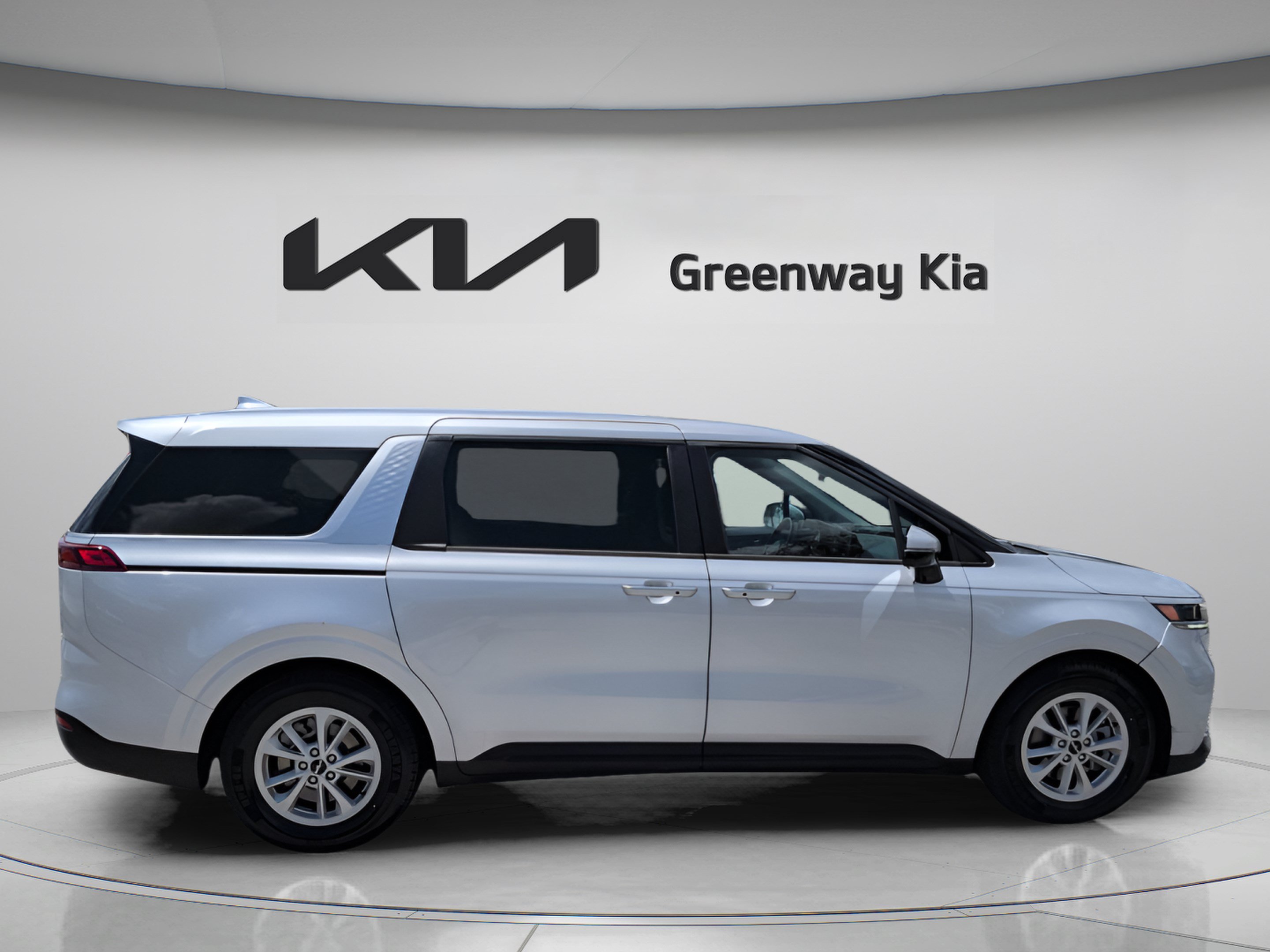 Used 2023 Kia Carnival LX FWD image 5