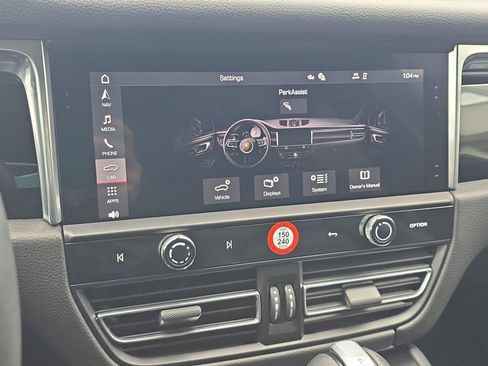 Certified 2025 Porsche Macan AWD/4WD image 20