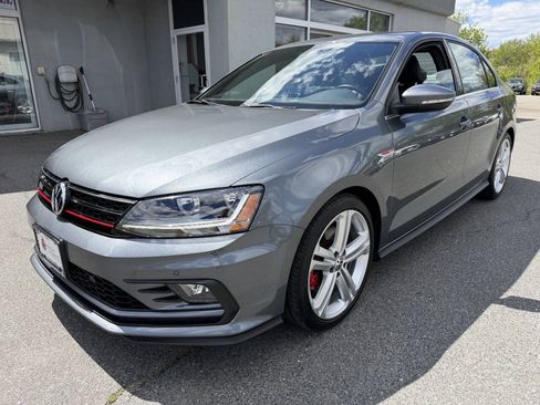 Used 2017 Volkswagen Jetta GLI FWD image 3
