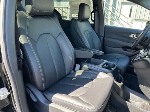 New 2026 Chrysler Voyager LX image 40