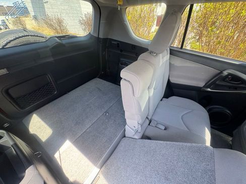 Used 2012 Toyota RAV4 FWD w/ Upgrade Value Pkg image 12