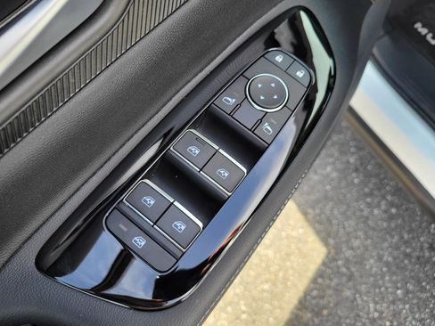 Certified 2025 Nissan Murano SV image 10