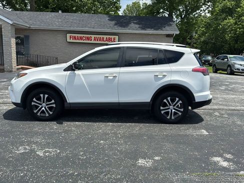 Used 2017 Toyota RAV4 LE FWD image 4