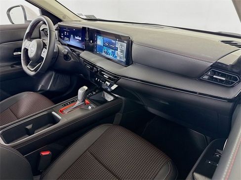 Certified 2025 Nissan Kicks SR image 26