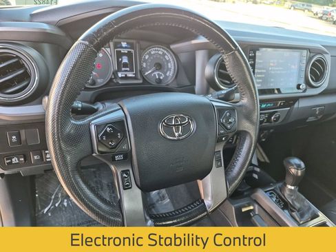 Used 2022 Toyota Tacoma TRD Off-Road w/ TRD Premium Off Road Package RWD image 34