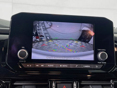 Used 2025 Nissan Pathfinder SV FWD image 28