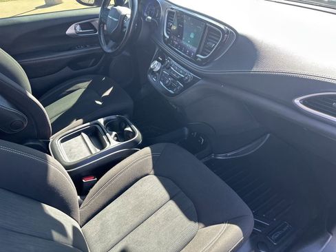 Used 2021 Chrysler Pacifica Touring w/ S Appearance Package image 31