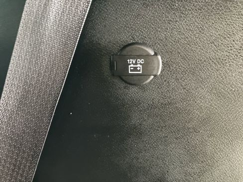 Used 2025 Chrysler Pacifica Limited image 8