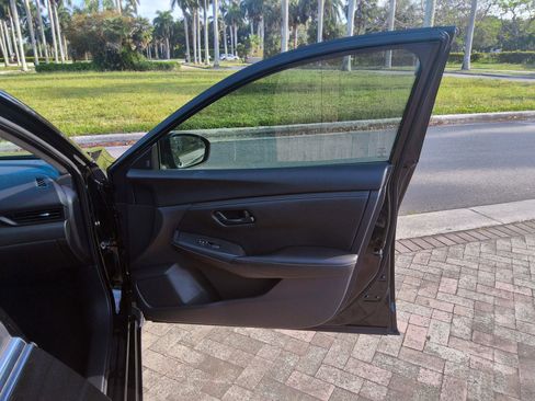 Used 2024 Nissan Sentra S FWD image 32