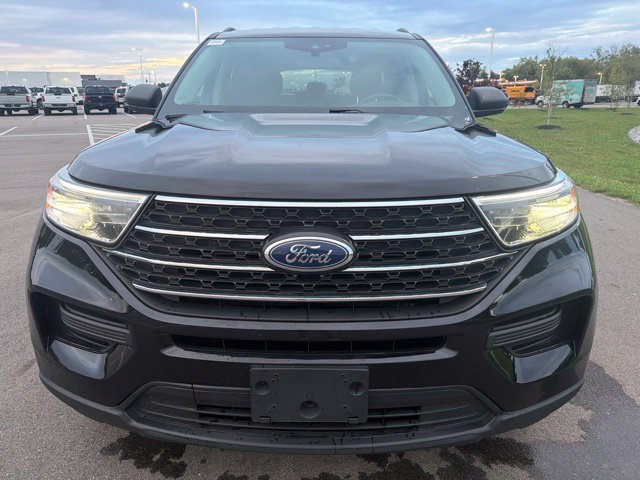 Used 2023 Ford Explorer XLT AWD/4WD image 3