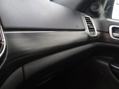 Used 2019 Jeep Grand Cherokee Altitude image 27