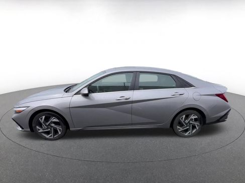 Used 2025 Hyundai Elantra SEL image 8